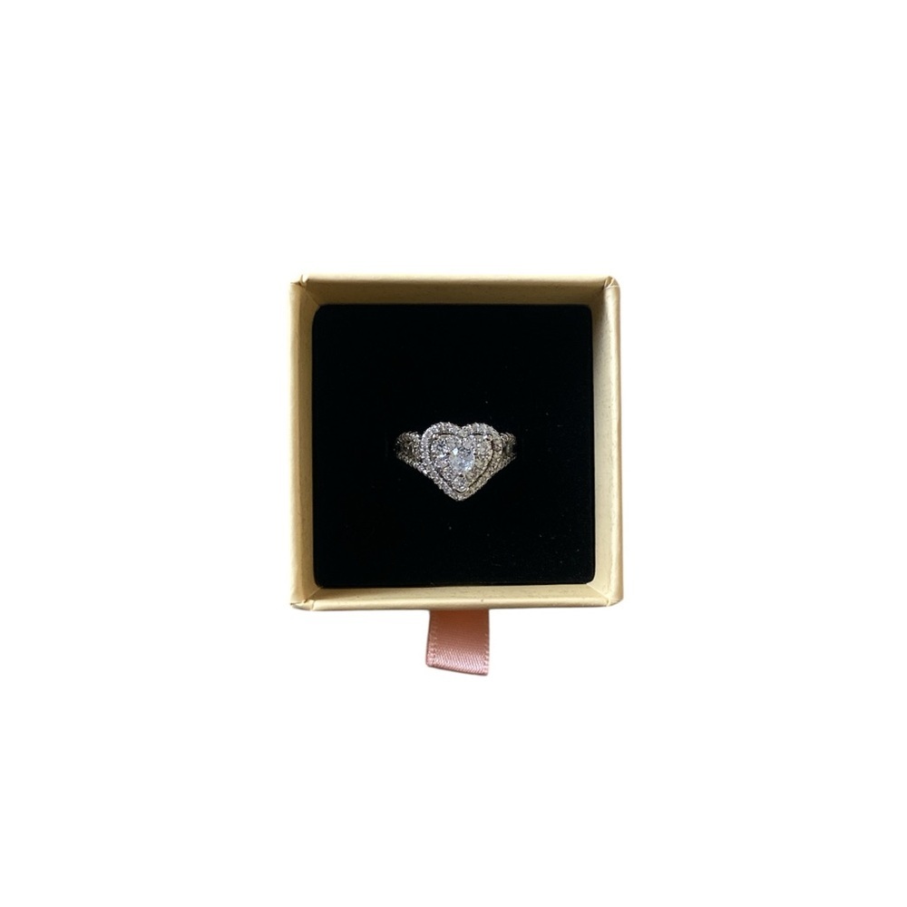NWT Elegant Silver Heart Ring size 5.75